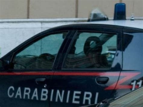 Varese, ruba borse e occhiali di lusso: arrestata e scarcerata